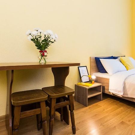 Modern 2Br Apartment In Central Lviv Exteriör bild