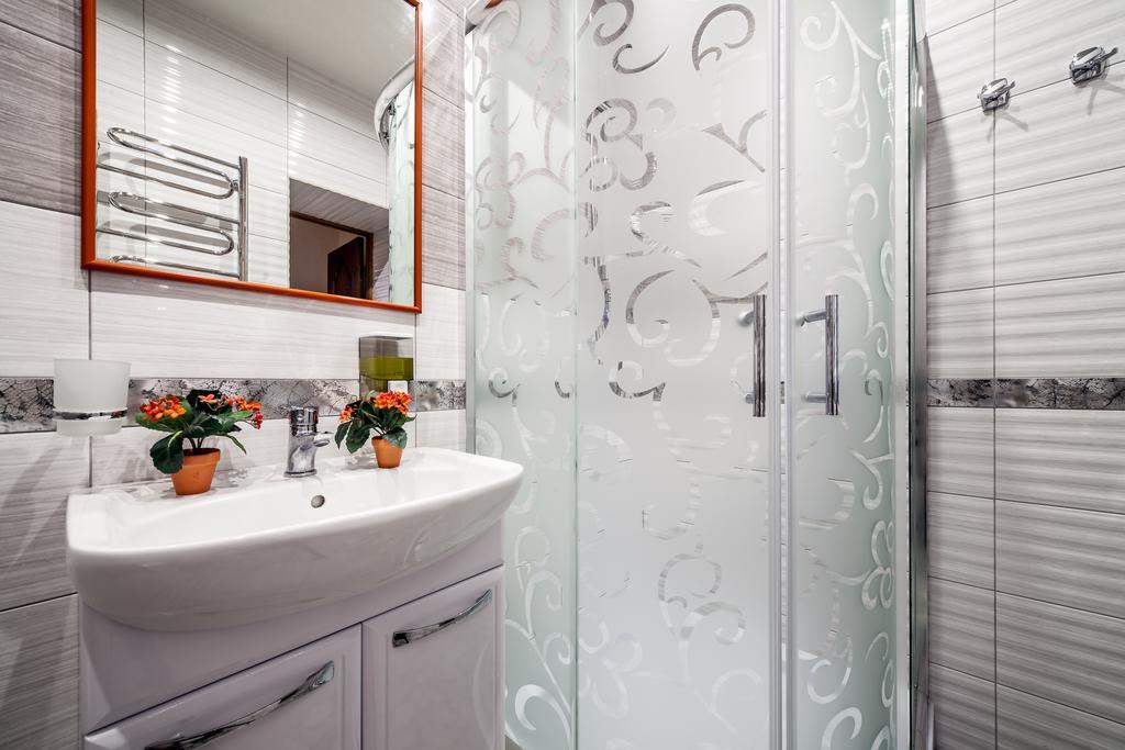Modern 2Br Apartment In Central Lviv Exteriör bild