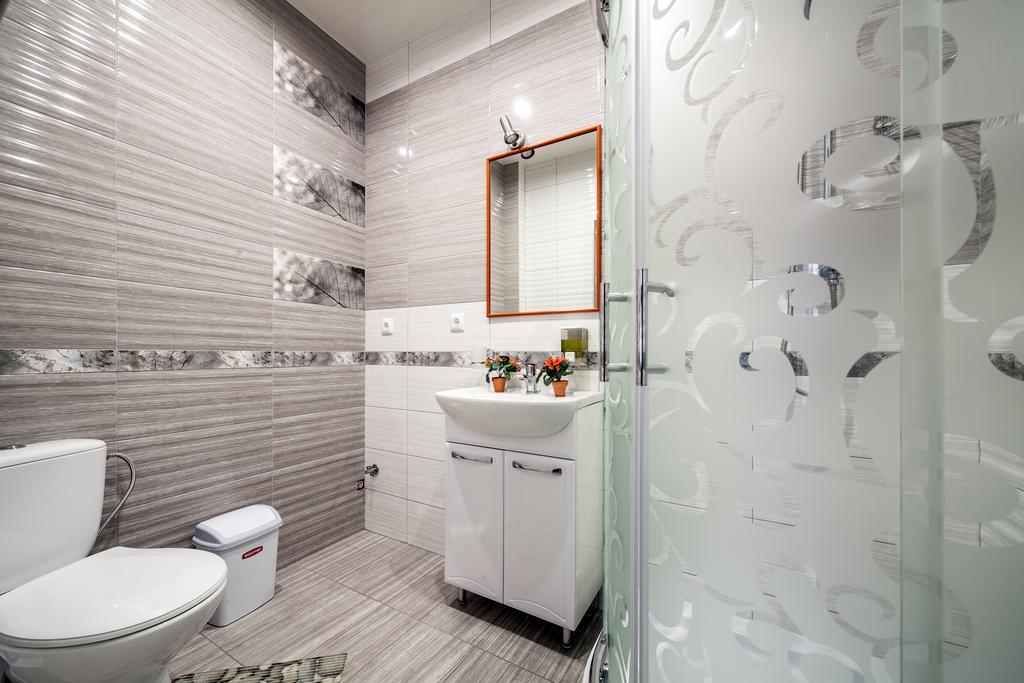 Modern 2Br Apartment In Central Lviv Exteriör bild