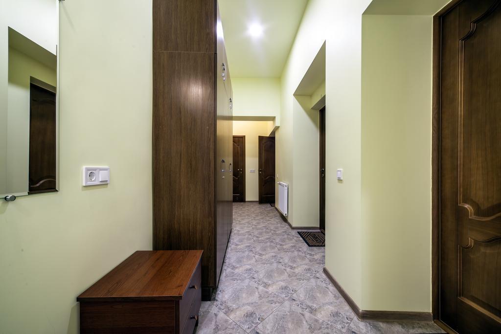 Modern 2Br Apartment In Central Lviv Exteriör bild