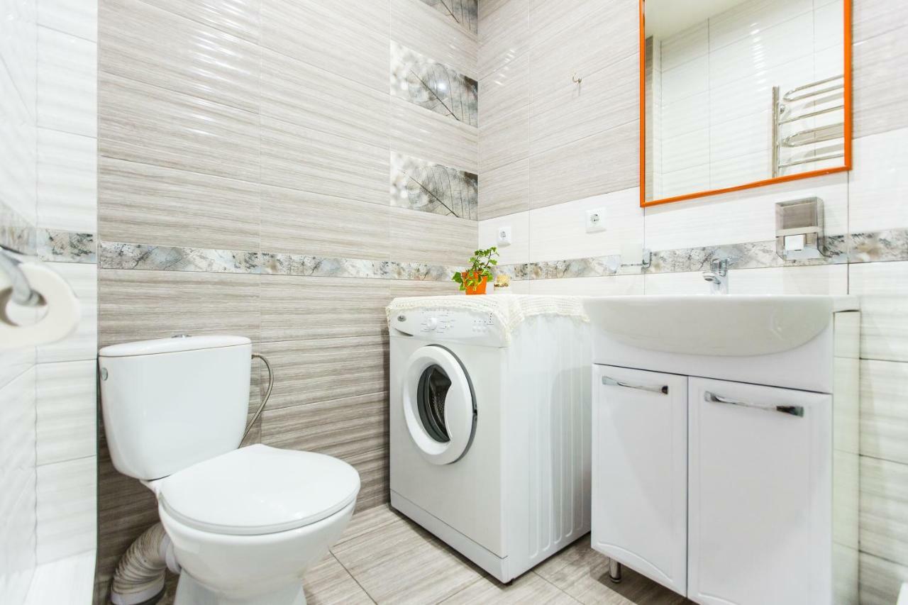 Modern 2Br Apartment In Central Lviv Exteriör bild