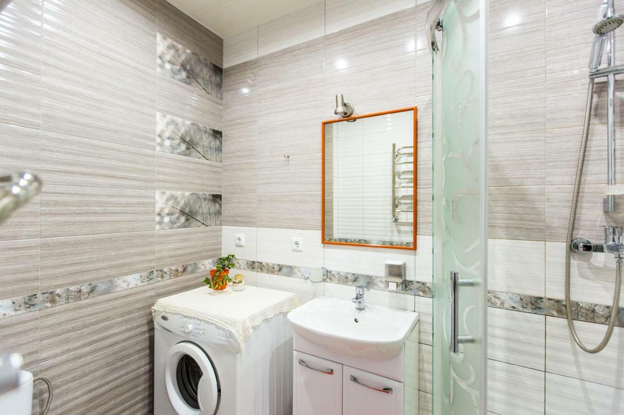 Modern 2Br Apartment In Central Lviv Exteriör bild